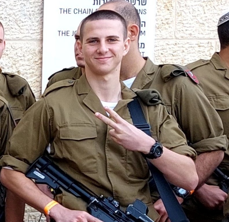 Soldiers at the wailing wall